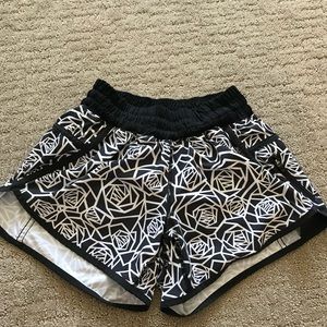 Lululemon Tracker short 4 inch